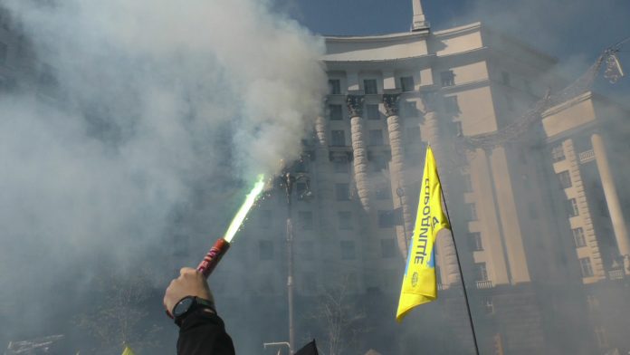В центр Киева стягивают силовиков и военных: что происходит?