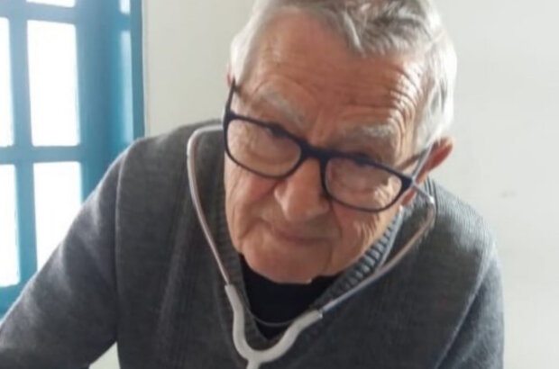 "Работаю, пока могу": 92-летний врач бесплатно помогает детям