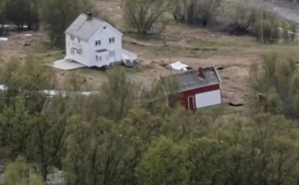 Оползень в Норвегии унес дома в море: пугающее ВИДЕО