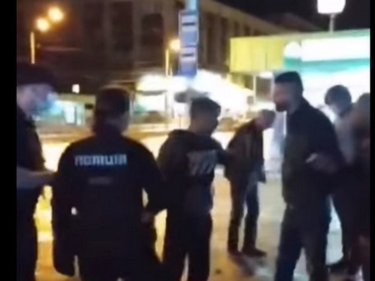 В центре Харькова иностранец порезал девушку ножом. ВИДЕО
