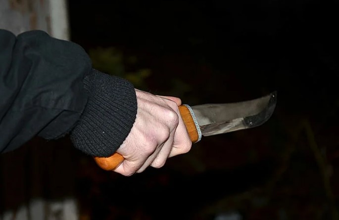 Как защитить себя от ножа, если при себе нет никакого оружия