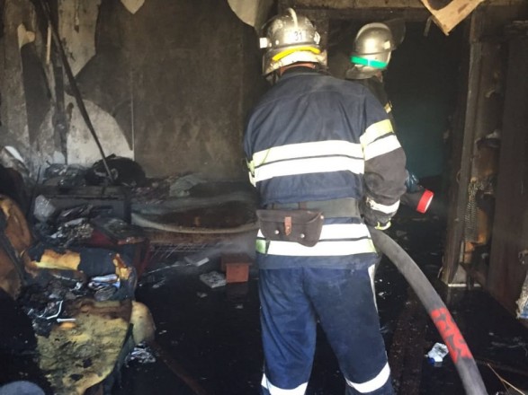 В Новомосковске произошел пожар, разрушивший стену между квартирами в многоэтажке