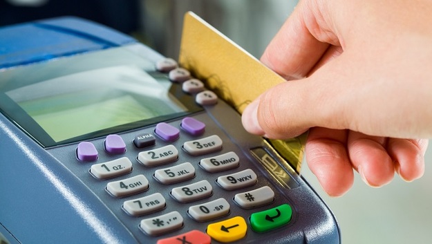 Наличные без банкомата: в Приватбанке рассказали, как снять деньги прямо на кассе магазина