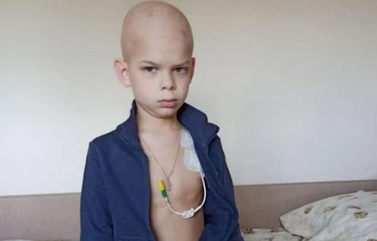 Юного украинца убивает рак, родители умоляют спасти их сына