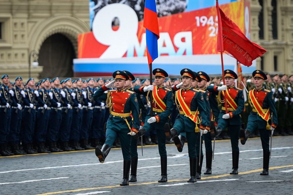 У Путина объяснили, почему Зеленского не позвали на парад в Москву