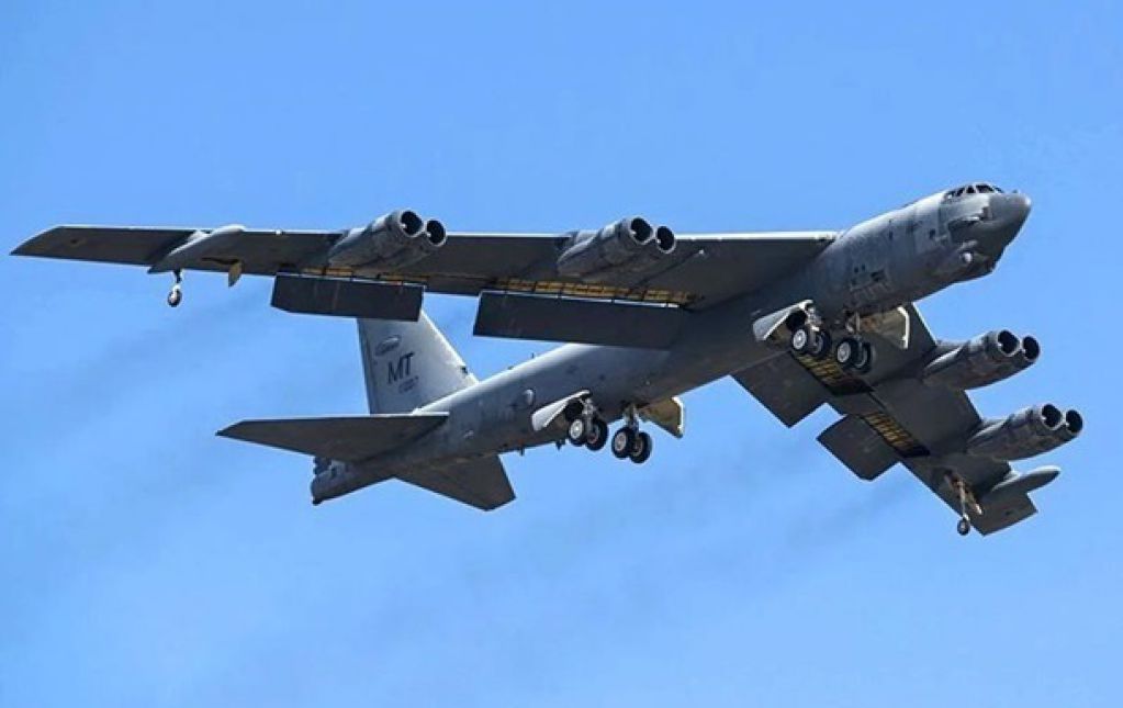 С бомбардировщика в США случайно выпала гиперзвуковая ракета