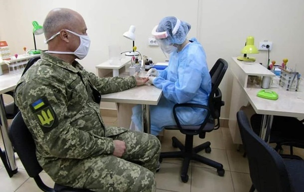 Коронавирус продолжает косить военных ВСУ: за сутки заразились 25 человек