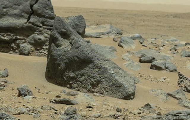 Уфолог нашел на Марсе древнюю пирамиду. ВИДЕО