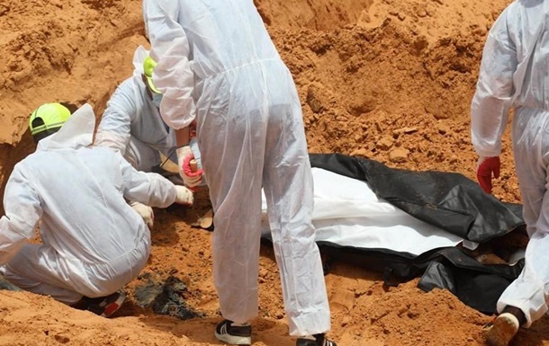 Десятки людей погребены и сожжены заживо: ООН обнаружила восемь свежих братских могил