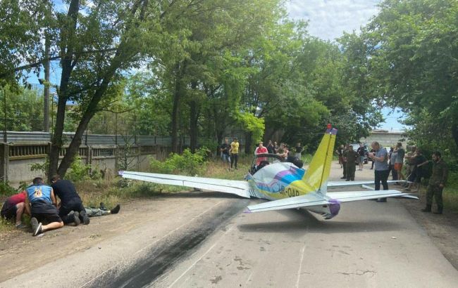 В Одессе потерпел крушение самолет: есть пострадавшие