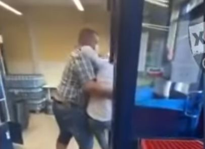 Как колбаса может превратиться в оружие: ВИДЕО эпичной драки в супермаркете Киева