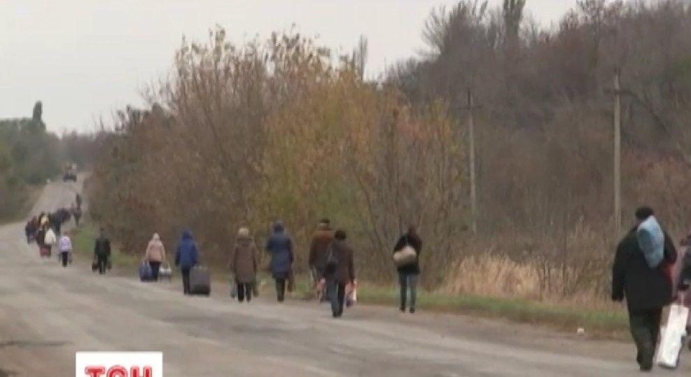 "ДНРовцы" не пустили через КПВВ пенсионеров на костылях