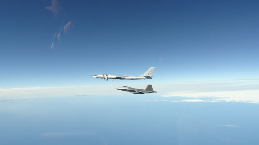 Американские истребители снова засекли военные самолеты РФ вблизи Аляски