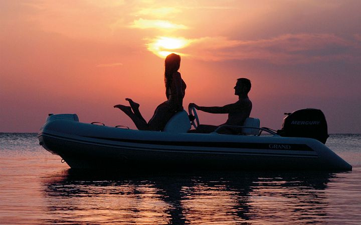 В России отдыхающие "отличились" интимом в лодке на Черном море. ВИДЕО