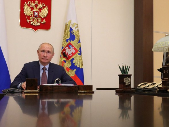 Путин «обнулил» свой президентский срок: правки в конституцию РФ утверждены