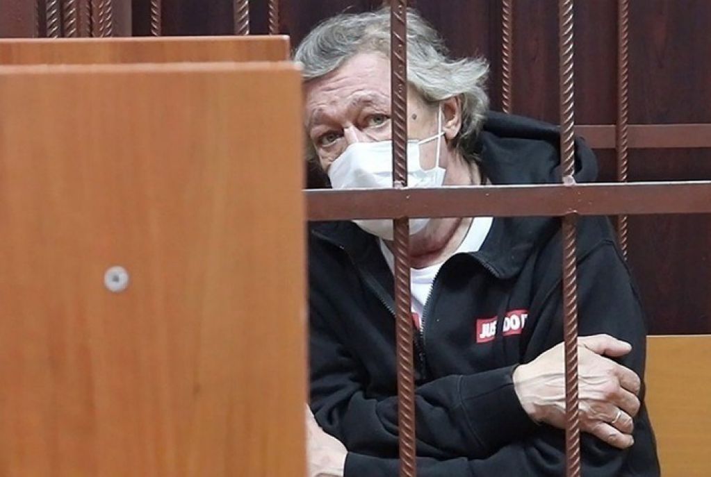 Адвокат объяснил заявление о непризнании Ефремовым вины в ДТП