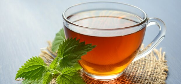 Поможет вылечить горло: стали известны необычные свойства черного чая