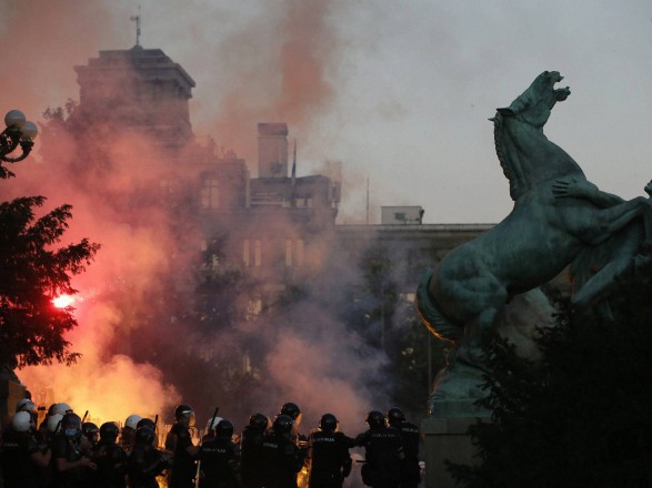 Украина открестилась от причастности к протестам в Сербии