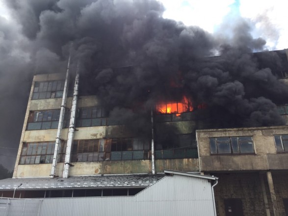 Масштабный пожар в Черновцах: горит производство