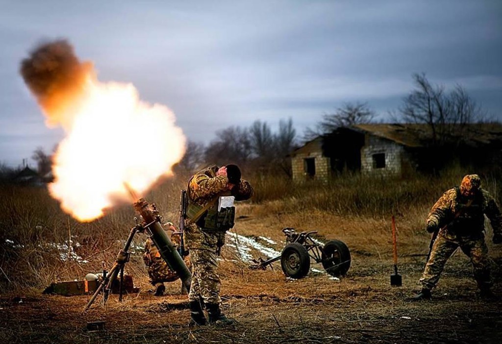 Участок разведения на Донбассе оказался под обстрелом боевиков: есть погибшие и раненые