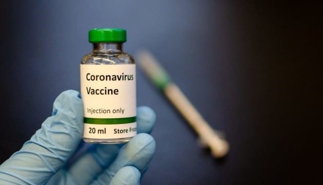 Стало известно, когда начнут выпускать вакцину против COVID-19
