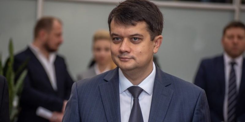 Разумков рассказал о снятии лимита на зарплаты чиновников