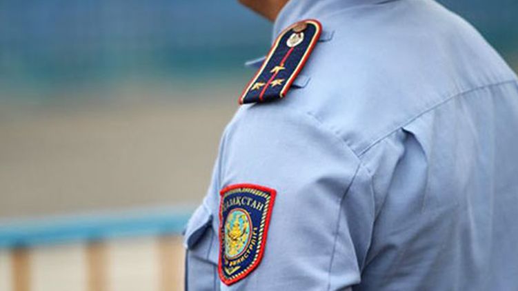Полицейский прыгнул за педофилом с 13-го этажа и поймал его