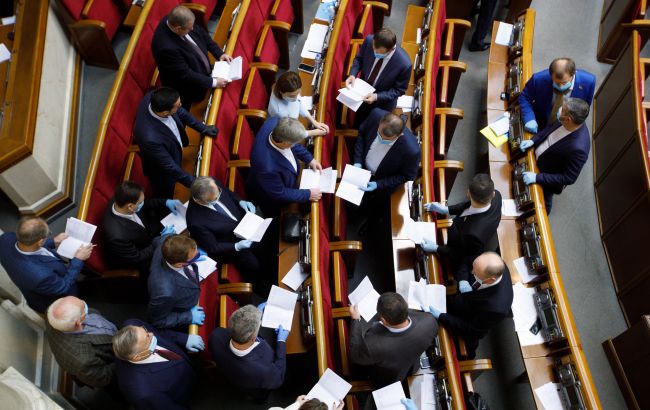 Состав изменился, а разницы никакой: опрос показал, как украинцы воспринимают парламент