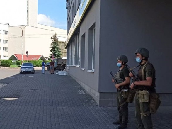 Жителей Луцка срочно эвакуируют из-за захвата заложников