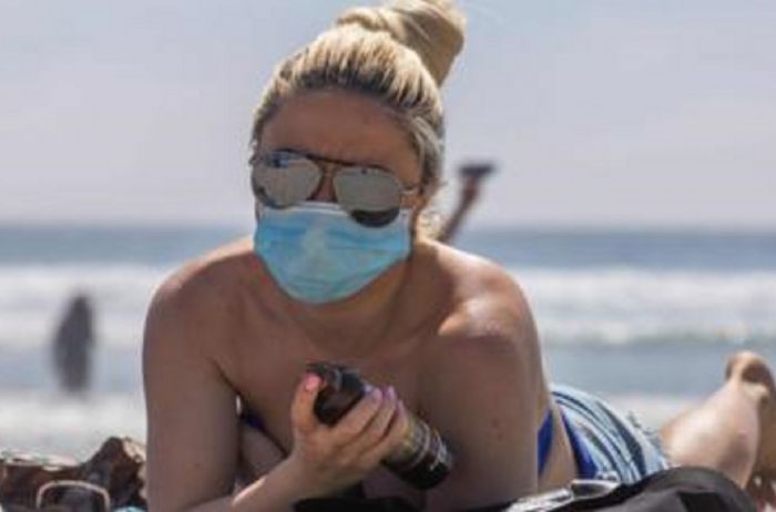 Как не заразиться коронавирусом на пляже: правила Минздрава