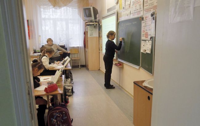 Украинских учащихся избавили от необходимости носить маски во время занятий