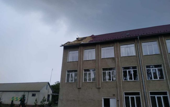 На Буковине из-за урагана без электричества остались несколько населенных пунктов