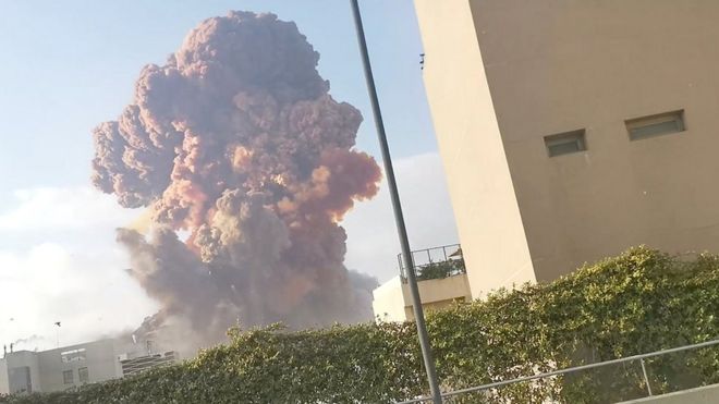 Взрывы невероятной мощности произошли в столице Ливана Бейруте. ВИДЕО