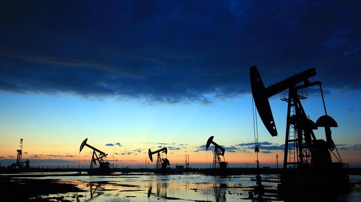 Стоимость нефти падает, несмотря на снижение запасов в США