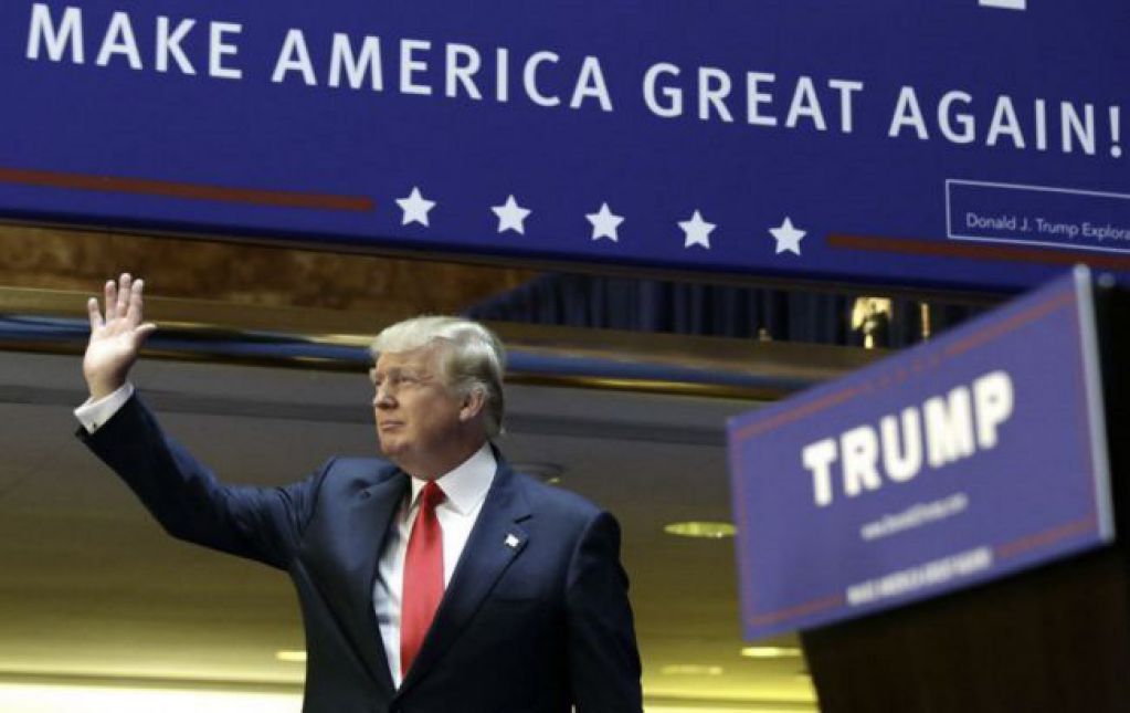 Трое подростков с автоматами проникли на территорию резиденции Трампа