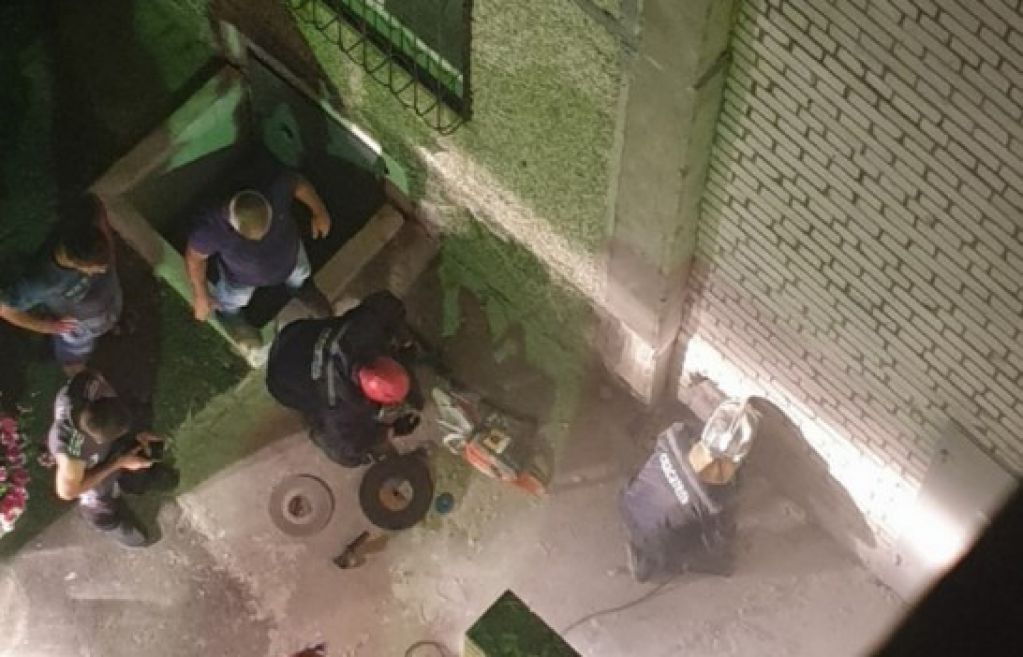 Цеплялась за стены: девочка чудом выжила, упав с крыши 9-этажки