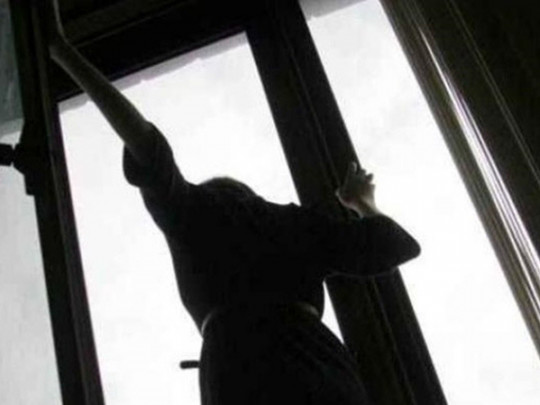 В Ровно многодетная мать выжила, выпрыгнув из окна 9 этажа: детали шокирующего ЧП