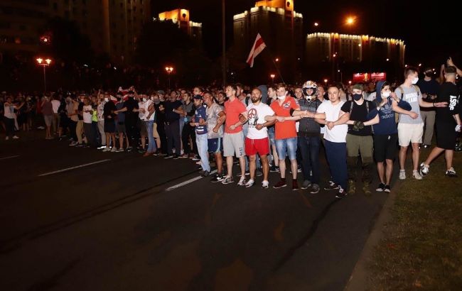Парламент Беларуси назвал расстрел протестующих адекватными действия ОМОНа