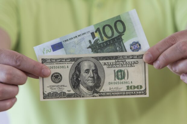 Курс валют: доллар стабилен, евро немного подорожал