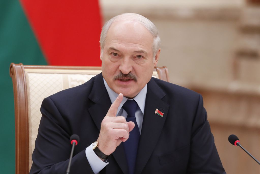 Лукашенко: "Я поки живий і не за кордоном"