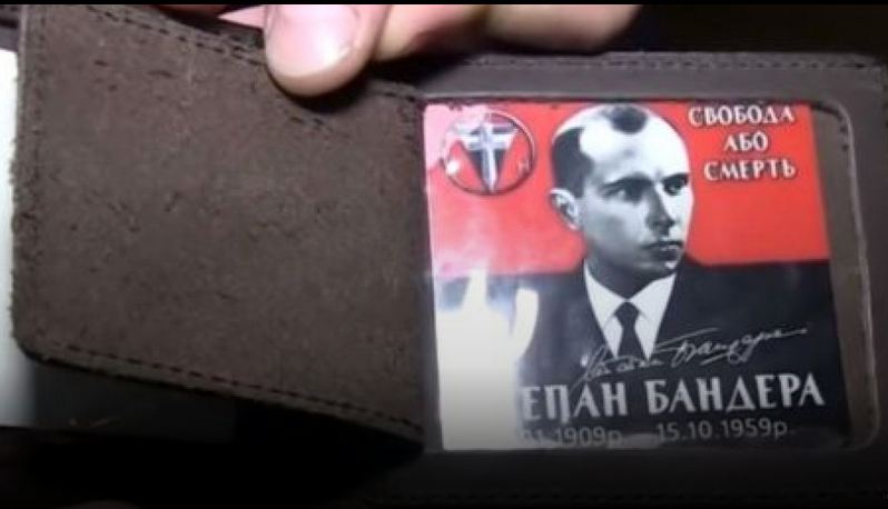 "Визитка Бандеры": белорусское ТВ показало странный обыск у оппозиционера. ВИДЕО