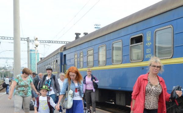 Пассажиров из красной зоны не пустят в поезд: появился СПИСОК маршрутов