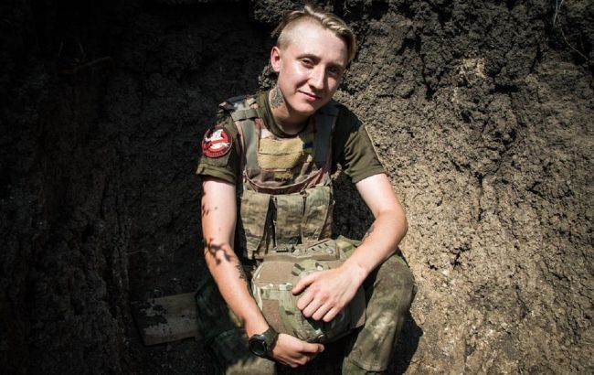 "Страну защищаю": 23-летняя Кристина командует отделением морпехов на Донбассе