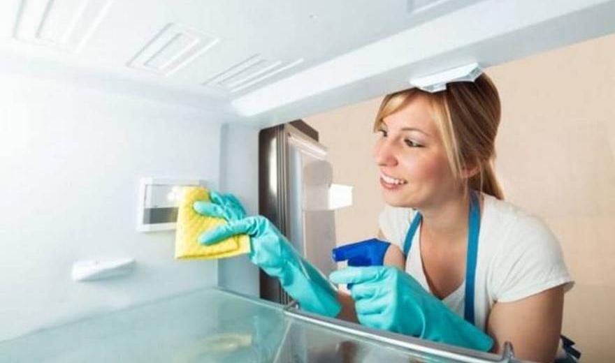 Как справиться с неприятным запахом в холодильнике: три совета