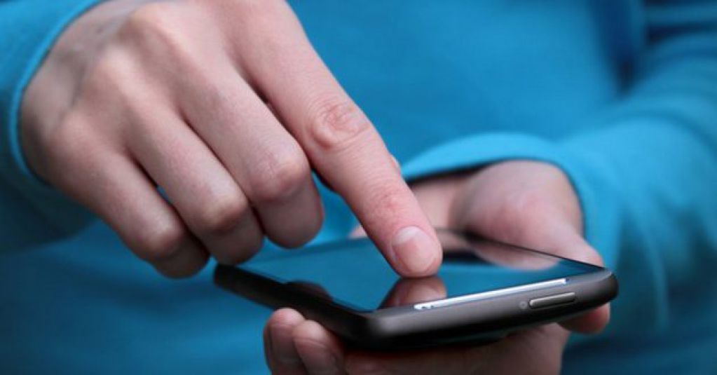 Как понять что за вами шпионят? Сразу проверьте свой телефон