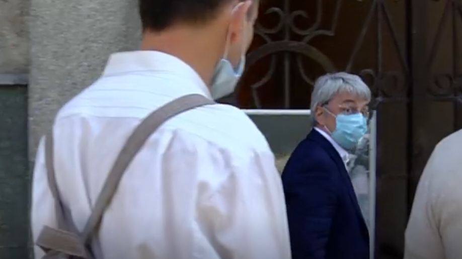 Министру Ткаченко дали в ухо яйцом: ВИДЕО инцидента
