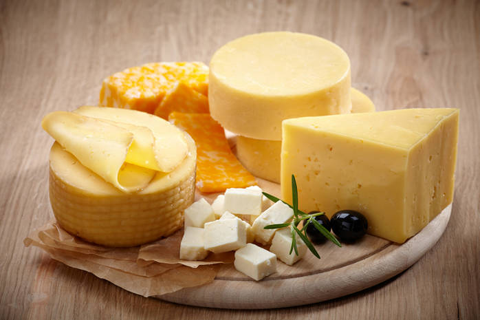 Хранение сыра в холодильнике: пять главных правил