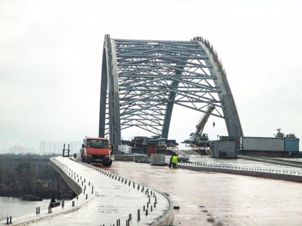 Киевляне переплатили 1,1 млн грн из-за «ошибки» при строительстве Подольского моста 