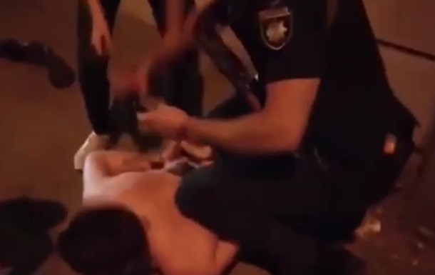Полицейские опять стали жертвами насилия пьяных подростков