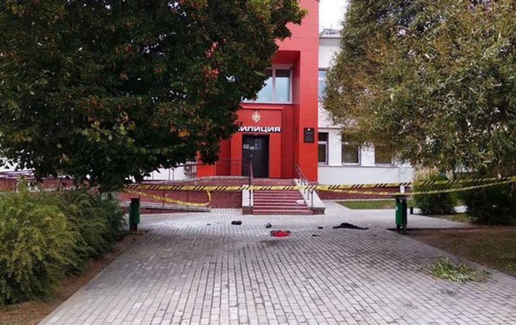 ЧП в Беларуси: мужчина совершил самосожжение у здания РОВД. ВИДЕО